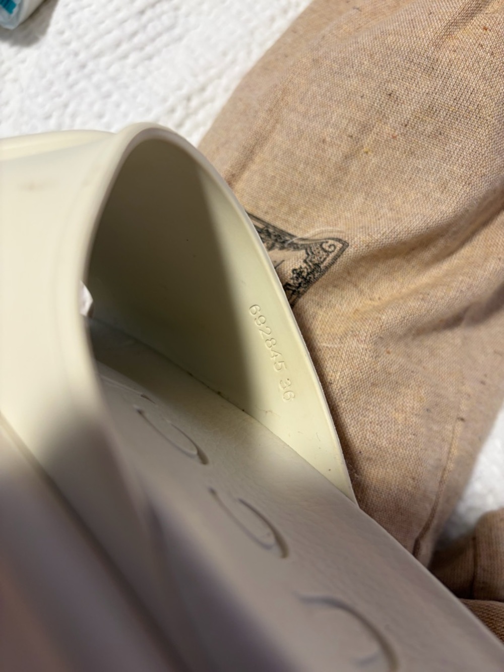 Gucci Ivory Rubber GG Logo Slide Sandals - Picture 4 of 4